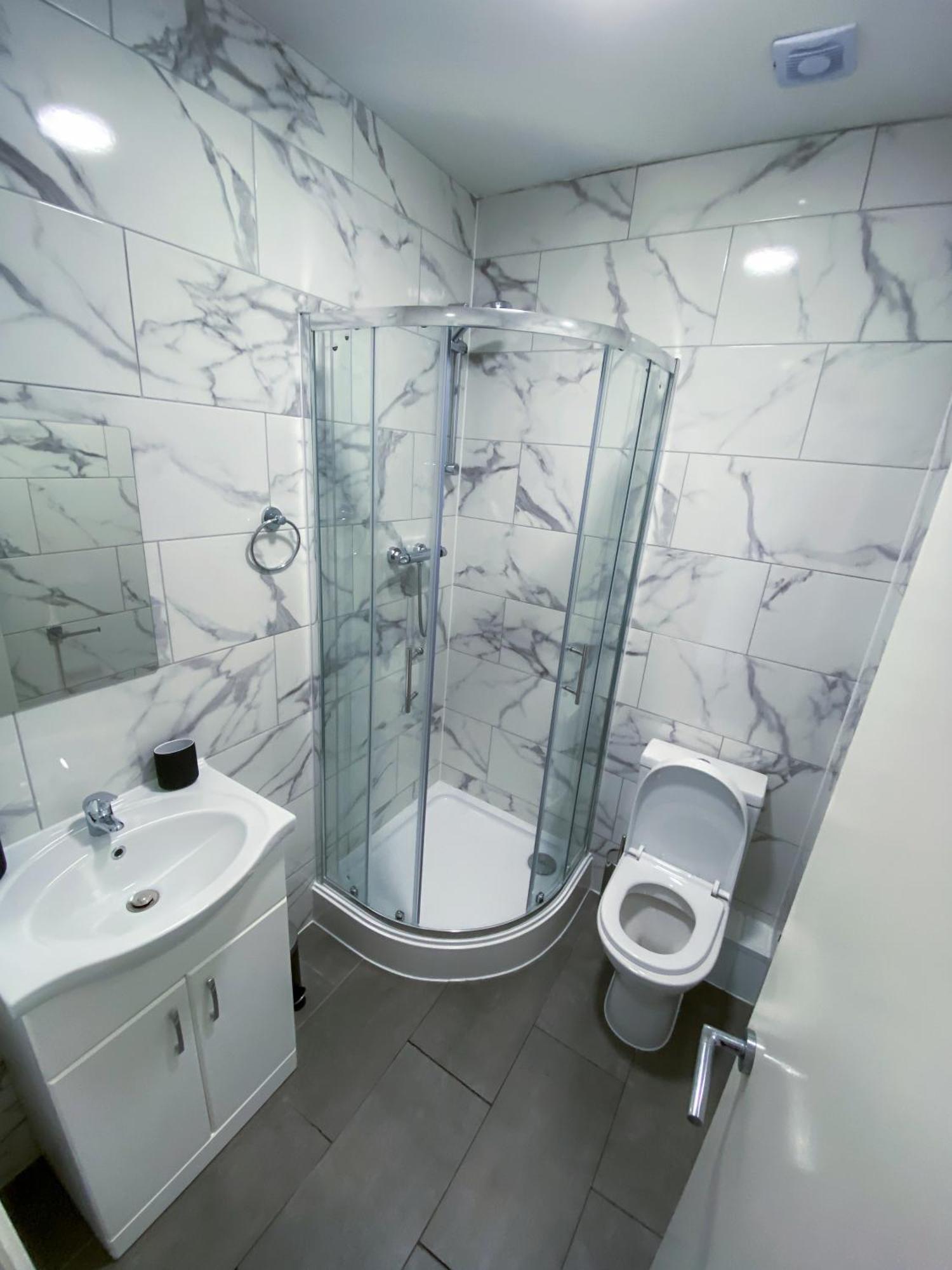 Modern 1 Bedroom Flat In Wood Green Londra Exterior foto