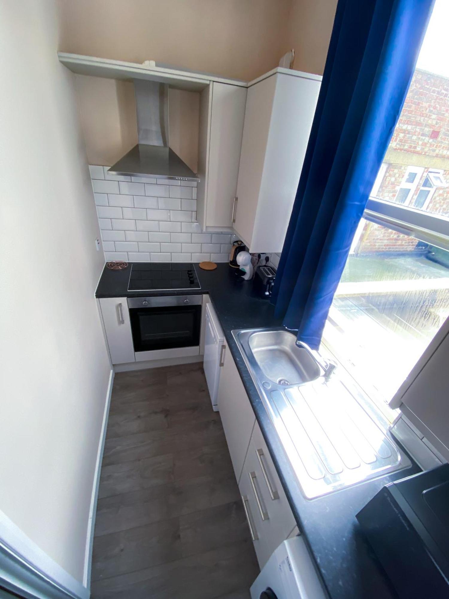 Modern 1 Bedroom Flat In Wood Green Londra Exterior foto