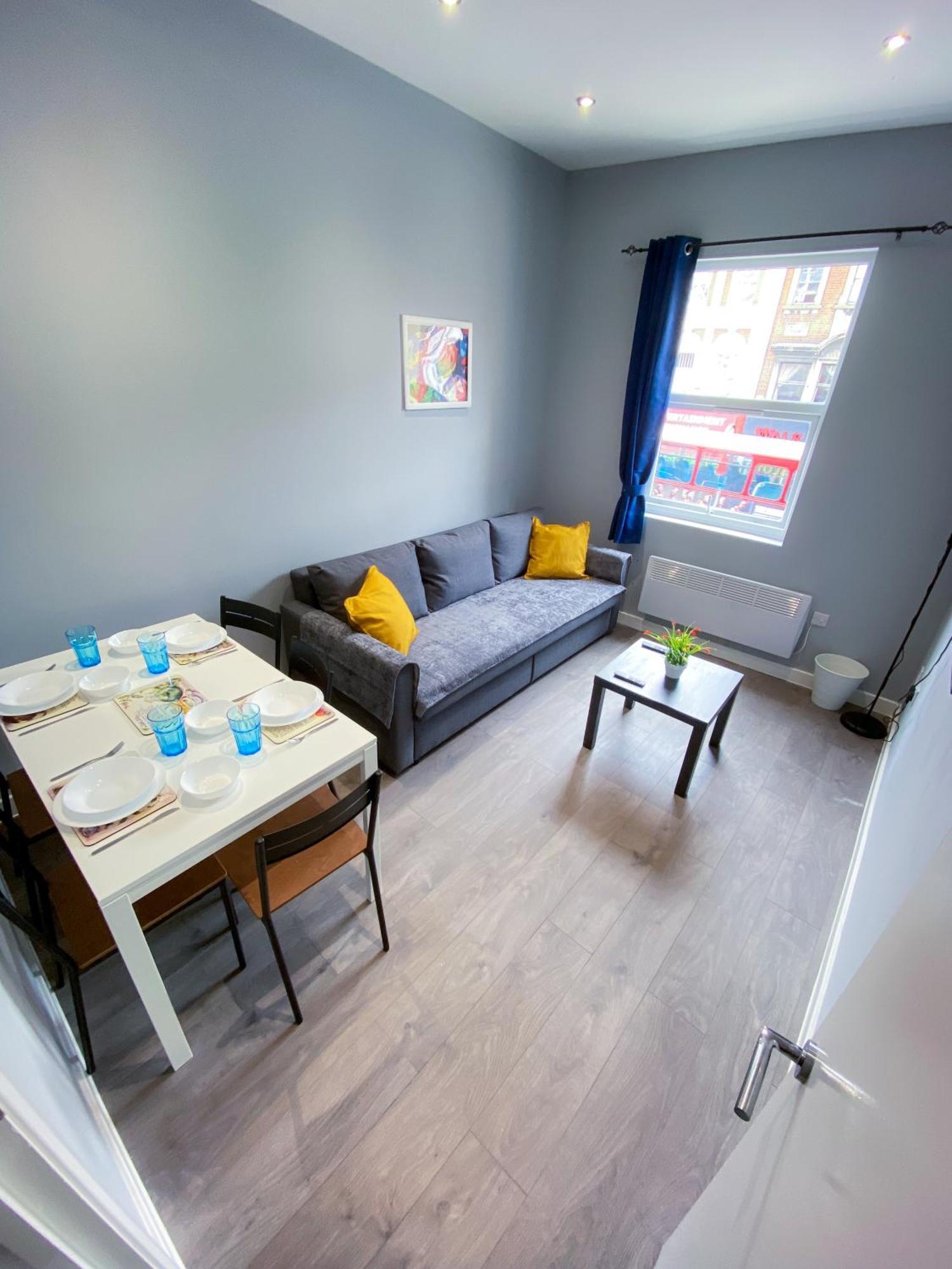 Modern 1 Bedroom Flat In Wood Green Londra Exterior foto
