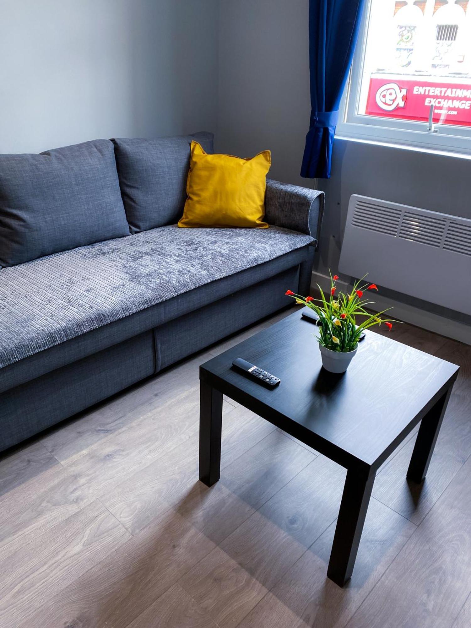 Modern 1 Bedroom Flat In Wood Green Londra Exterior foto